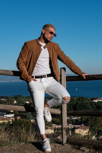 Gigol A Milano Uomo Con Locale Gigol A Milano Uomo Con Locale